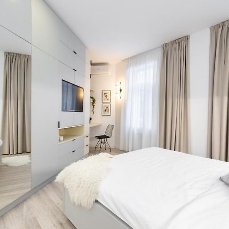 Four Bedroom Apartment, Old Town Bucarest Exterior foto