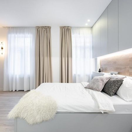 Four Bedroom Apartment, Old Town Bucarest Exterior foto