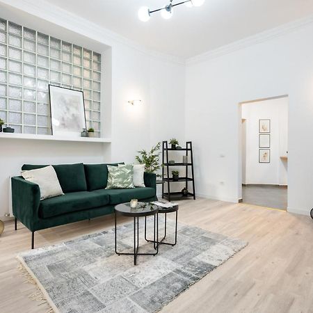 Four Bedroom Apartment, Old Town Bucarest Exterior foto