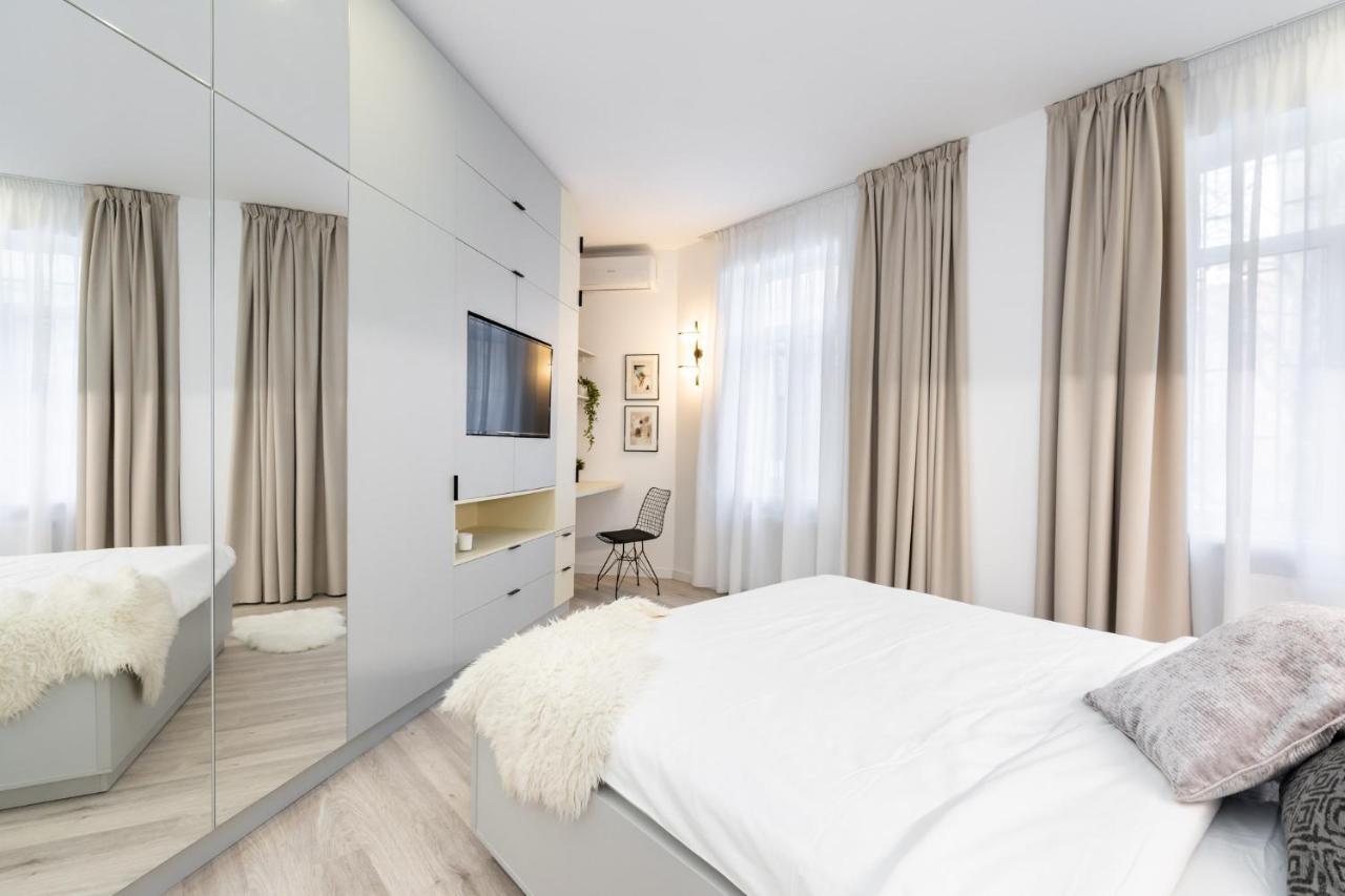 Four Bedroom Apartment, Old Town Bucarest Exterior foto