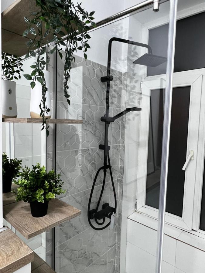 Four Bedroom Apartment, Old Town Bucarest Exterior foto