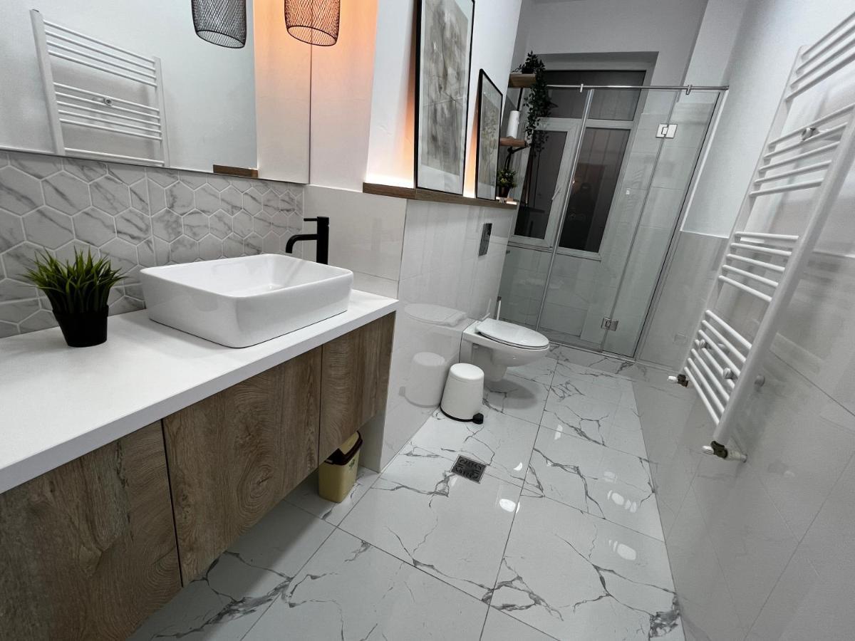 Four Bedroom Apartment, Old Town Bucarest Exterior foto